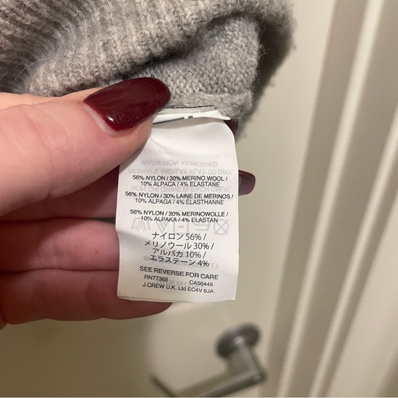 Madewell gray wrap-front pullover sweater made of super cozy yarn. XS - Picture 8 of 8